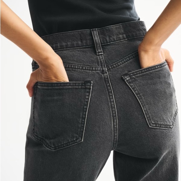 Abercrombie Ultra High Rise 90s Straight Jean - Picture 5 of 5